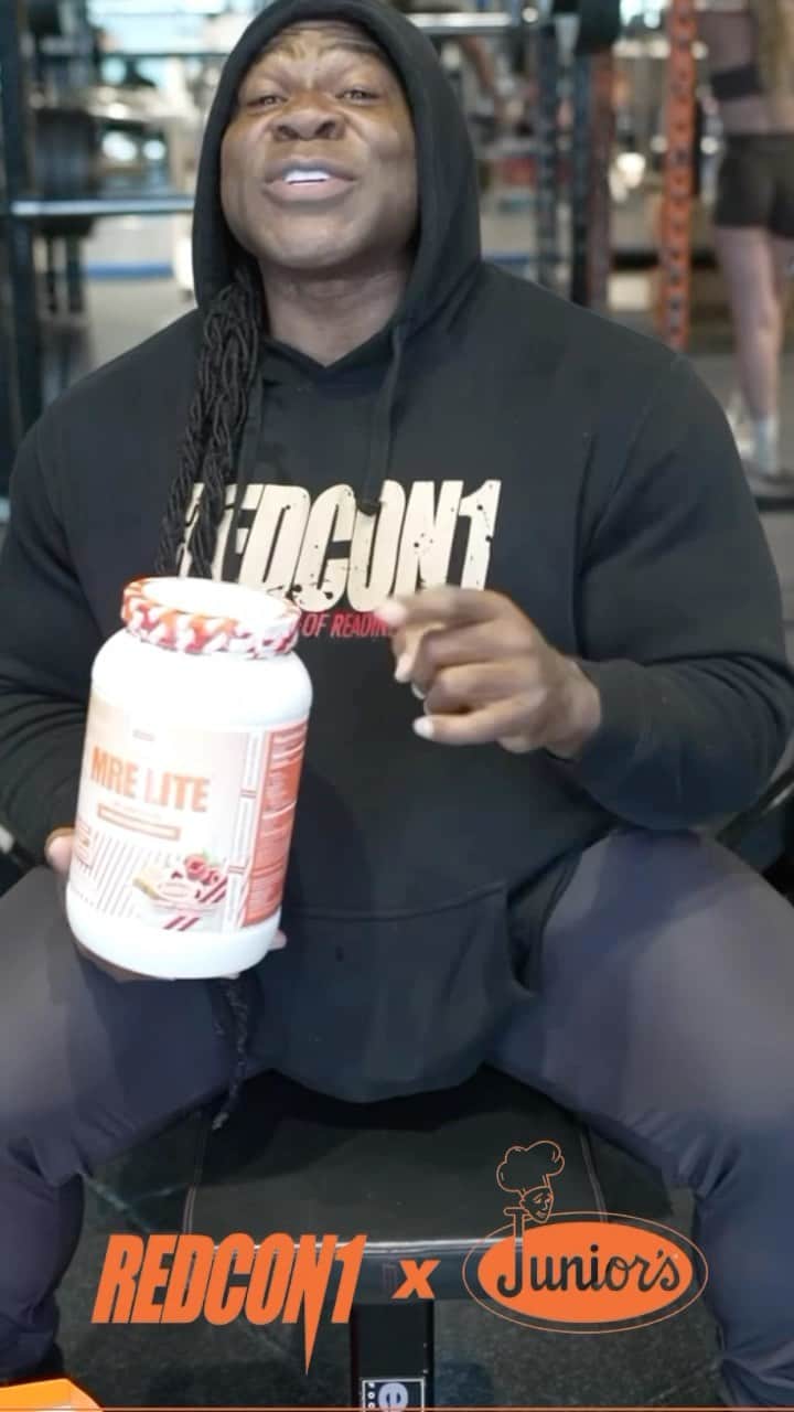 カイ・グリーンのインスタグラム：「REDCON1 GIVEAWAY🚨 In honor of this epic collab, @redcon1 x @juniorscheesecake are giving you the GIFT of gains!  5 lucky winners will receive an exclusive @redcon1 kit that includes a tub of our newest @juniorscheesecake MRE light, recipe cards, and a custom set of measuring cups.  🚨HERE’S HOW TO ENTER: ✅Like this post ✅Tag your friend or workout partner ✅Must follow @kaigreene & @redcon1  ✅Share this post to your IG stories  Winners must follow @kaigreene & @redcon1 throughout giveaway & will be randomly selected and dm’ed. Good Luck!」