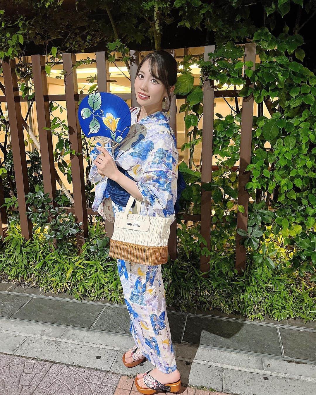 南まゆのインスタグラム：「♡ 今年初浴衣…🎐✨ . 当然に花火大会は行けてないけど♡みんなが花火の動画とか見せてくれて嬉しかったなぁ🥰🎆✨ . 浅草ロック座終演後に お姐さんとみんなで浴衣着てご飯行ってお祭り気分を味わえてすっごい楽しい1日でしたの🥰💕 PLRも楽しいし、 最高っ最高っさいこ〜☺️✊🏻✨ . 明日からも頑張ります🥰💖 . #浅草ロック座 #浅草　#隅田川花火大会 #浴衣#浴衣女子」