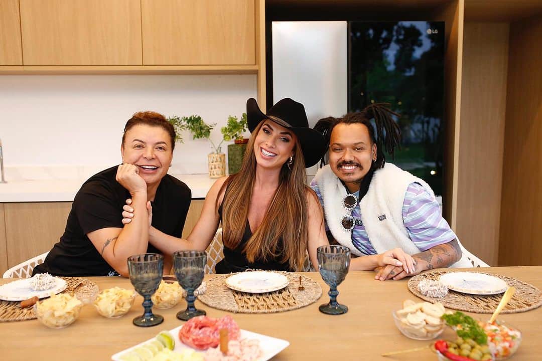 Nicole Bahlsのインスタグラム：「Que alegria em receber @davidpixbet e @duhmarinho para o @canalcasabahls acompanhem Spoiler no meu stories ❤️ muito kikiki , próximo episódio promete muitas gargalhadas」