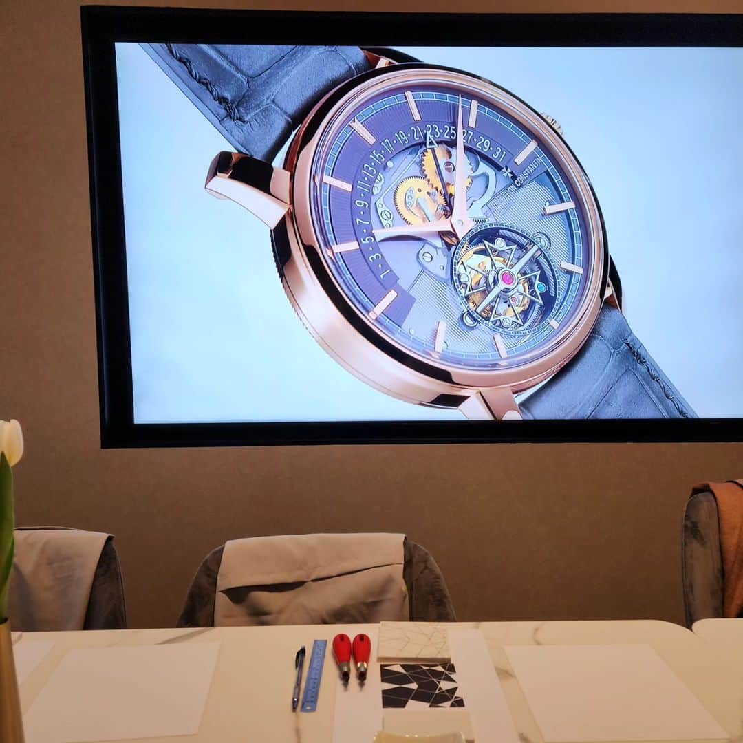 RCEOのインスタグラム：「Throw back of Vacheron Constantin watch event  #해방촌베이커리 #해방촌카페 #그랩어 #vacheronconstantin #vcoverseas #overseasperpetualcalendar #vco #vcoutp #vcoverseasperpetualcalendar #ref4300v #4300v #1120Q #cal1120q #바쉐론콘스탄틴 #오버시즈 #오버시즈퍼페추얼캘린더 #오버시즈퍼페 추얼캘린더울트라씬 #likeforlikes #watchesofinstagram #watchevent」