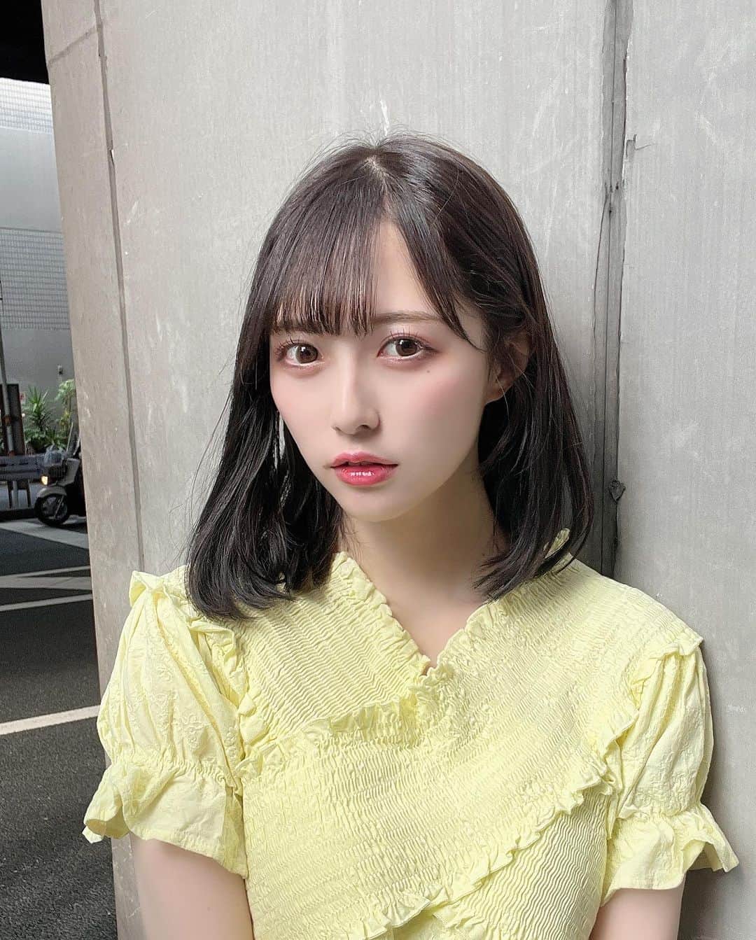 保科凜のインスタグラム：「色物を着よう2023夏服選びが面倒で早くも頓挫してしまいそうです\(ᯅ̈ )/  がんばる  最近気づいた衝撃の事実なんだけどこの夏まだ1着も服買ってない( ö )  @yamatoyu さんに髪染めてもらいました🧏‍♀️  ・ ・   #idol  #jamscollection  #selfie  #like  #fashion  #followme  #instagram   #アイドル #ジャムズ #保科凜 #ミディアムヘア  #ヘアカラー」
