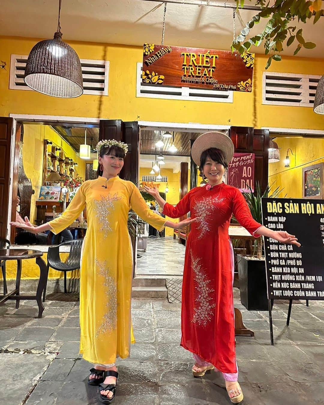 沙羅さんのインスタグラム写真 - (沙羅Instagram)「ベトナム🇻🇳ダナン旅行Photos📸  ベトナムがこんなに素敵な国だなんて知らなかった😳食べ物も日本人の口に全部合うし、何よりおもてなしの心が素晴らしくて感動しました🥹  日本が大好きな人たちの多さにもびっくり！  自然がいっぱいで、 食べものもおいしくて、 面白いイベントもあって、 優しい国。 大好きになりました🥰  女子旅も最高だし、家族旅行にもめちゃくちゃオススメの国でした！  ベトナムで出会ったみなさんのあたたかい心や お仕事熱心な姿、ずっと忘れません！  そして、はるな愛お姉さま❣️ 今回もでっかい愛でみんなを包んでくれて ありがとうございました☺️🍀 最高に頼もしい姉さんです！！  スイッチのスタッフのみなさまも、 暑い中本当にありがとうございました🥳  あー楽しかった！！ スマホアプリ『ロキポ』でアーカイブ観られるよ〜！ぜひ観てね☺️  #はるな愛 さん #沙羅 #東海テレビ #スイッチ #女子旅 #ベトナム #ダナン #アオザイ #ロキポ #初めての海外ロケ #最高すぎた😳 #大感謝❣️」7月30日 16時17分 - sarapika128