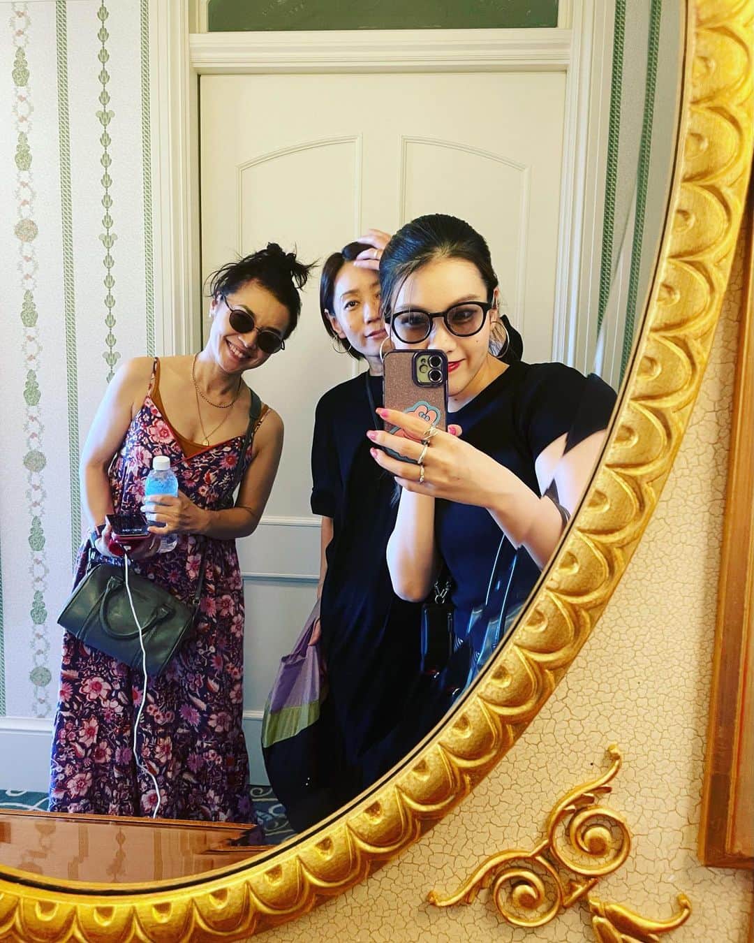 朝岡実嶺さんのインスタグラム写真 - (朝岡実嶺Instagram)「東京ディズニーランドが目の前に見えるディズニーランドホテル😊 お部屋も可愛かった✨💕  Staying at Tokyo Disneyland Hotel where is right in front of Tokyo Disneyland. The room was very lovely✨💕  #東京ディズニーランド #東京ディズニーランドホテル #東京ディズニーリゾート #ランドホテル #ディズニーランド #tokyodisneyland #tokyodisneyresort #tokyodisneylandhotel #disneyland #tokyo」7月30日 16時18分 - mirei_asaoka