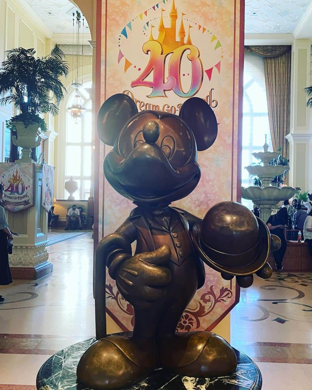 朝岡実嶺さんのインスタグラム写真 - (朝岡実嶺Instagram)「東京ディズニーランドが目の前に見えるディズニーランドホテル😊 お部屋も可愛かった✨💕  Staying at Tokyo Disneyland Hotel where is right in front of Tokyo Disneyland. The room was very lovely✨💕  #東京ディズニーランド #東京ディズニーランドホテル #東京ディズニーリゾート #ランドホテル #ディズニーランド #tokyodisneyland #tokyodisneyresort #tokyodisneylandhotel #disneyland #tokyo」7月30日 16時18分 - mirei_asaoka