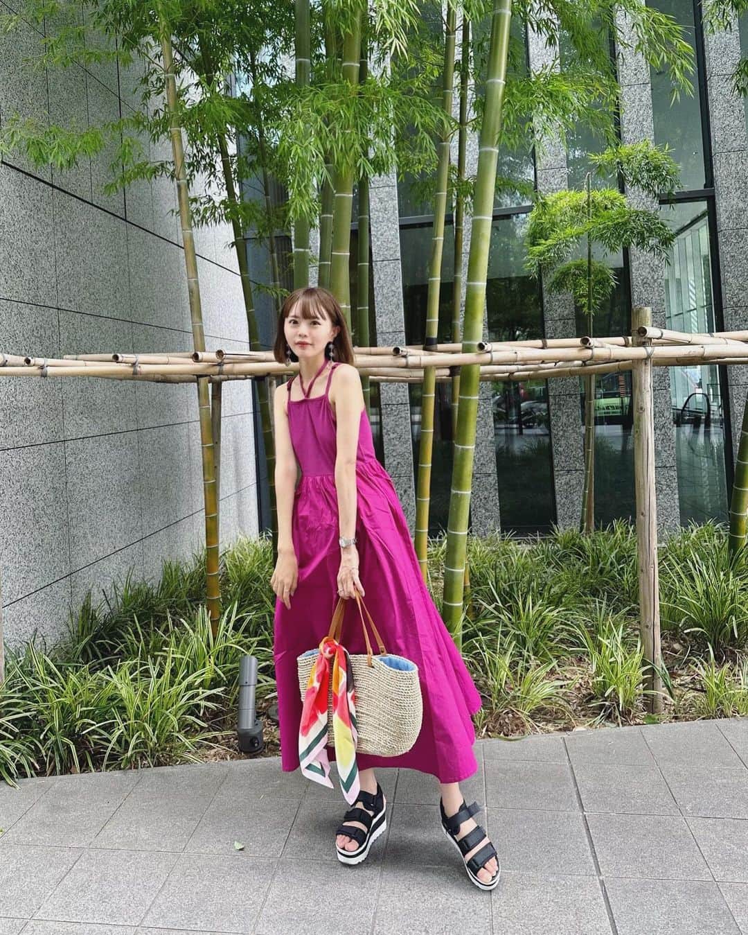 秋山衣梨佳さんのインスタグラム写真 - (秋山衣梨佳Instagram)「👩👨🌈 　 　 『#キミのなりたいものっ展？with Barbie』 @#itochuSDGsSTUDIO 　 将来の夢を あれは男の子の夢だから私はできない。 あれは女の子の夢だから僕はなれない。 みたいなのをなくして夢を広げよう！ みたいな企画のワークショップに 👦🏻と参加してきた！(文章力😭) 　 バービーの社長のお話を聞いたり バービーのYouTube見たりしたんやけど バービーすげぇ、、、ってなった👸🌟 可愛いだけじゃなかった、、、！！ 　 バービーのYouTube 子供に見せるのオススメ！☝️ 　 . 　 この日はピンクワンピ👗🩷 　 @geera__official 商品番号🔍207798 　 　 #GeeRA#geera_ootd#ジーラ#Barbie#ちゃりふぁっしょん」8月3日 11時00分 - akiyamaerika
