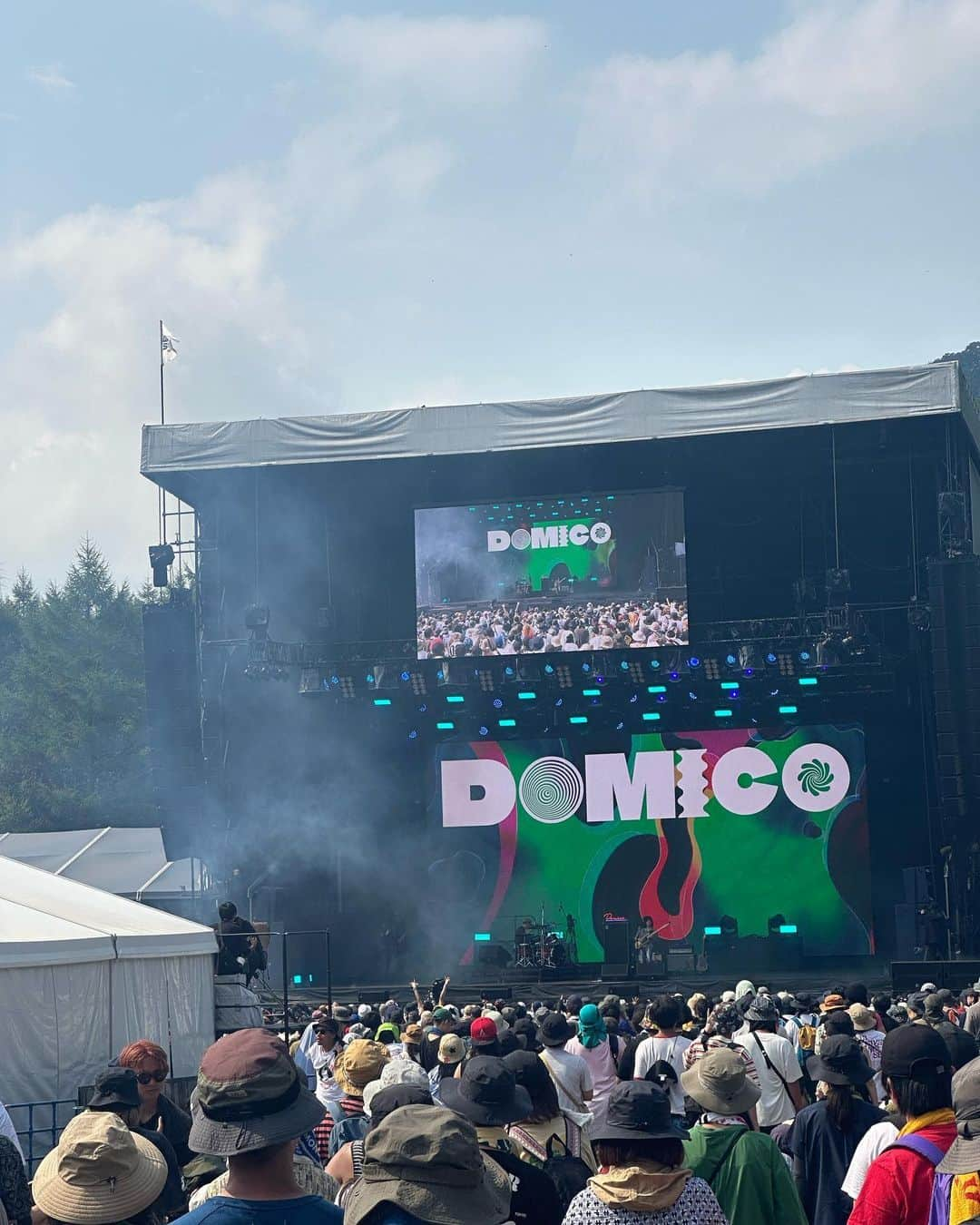 並木一樹さんのインスタグラム写真 - (並木一樹Instagram)「fujirock festival2023  フェスコーデ  アリーヴェデルチ！  キャプテンスタッグのベストめちゃ使えた  3日間恐ろしく歩くのでサロモンのトレッキングブーツで正解だった  コットも買っておいて良かった  テント泊で1番役に立ったもの⇨耳栓⇨朝方まで音楽ガンガンの中で良質な睡眠が得れるナイスアイテムを後から買い足したんだけど正解だった  朝のテントで食べるカップラーメンが最高だった  そして毎朝の車で近場の温泉に行くというのが1番のリフレッシュ回復アクションだった☺️☺️☺️  フェスであり最高の旅行でもある。ただのフェスでないもの、それがフジロック✨👍🏻  #fujirock  #fujirockfestival  #フェスコーデ #fujirockfestival2023  #fashionsnap #フジロック #フジロック2023 #フジロックフェスティバル2023  #フジロックフェスティバル」7月30日 16時25分 - casi_namiki