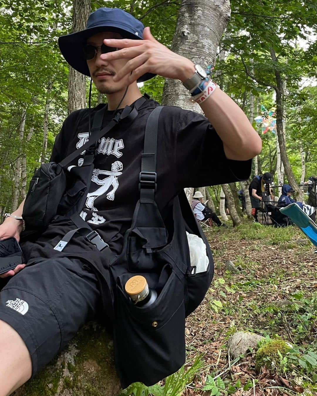 並木一樹さんのインスタグラム写真 - (並木一樹Instagram)「fujirock festival2023  フェスコーデ  アリーヴェデルチ！  キャプテンスタッグのベストめちゃ使えた  3日間恐ろしく歩くのでサロモンのトレッキングブーツで正解だった  コットも買っておいて良かった  テント泊で1番役に立ったもの⇨耳栓⇨朝方まで音楽ガンガンの中で良質な睡眠が得れるナイスアイテムを後から買い足したんだけど正解だった  朝のテントで食べるカップラーメンが最高だった  そして毎朝の車で近場の温泉に行くというのが1番のリフレッシュ回復アクションだった☺️☺️☺️  フェスであり最高の旅行でもある。ただのフェスでないもの、それがフジロック✨👍🏻  #fujirock  #fujirockfestival  #フェスコーデ #fujirockfestival2023  #fashionsnap #フジロック #フジロック2023 #フジロックフェスティバル2023  #フジロックフェスティバル」7月30日 16時25分 - casi_namiki