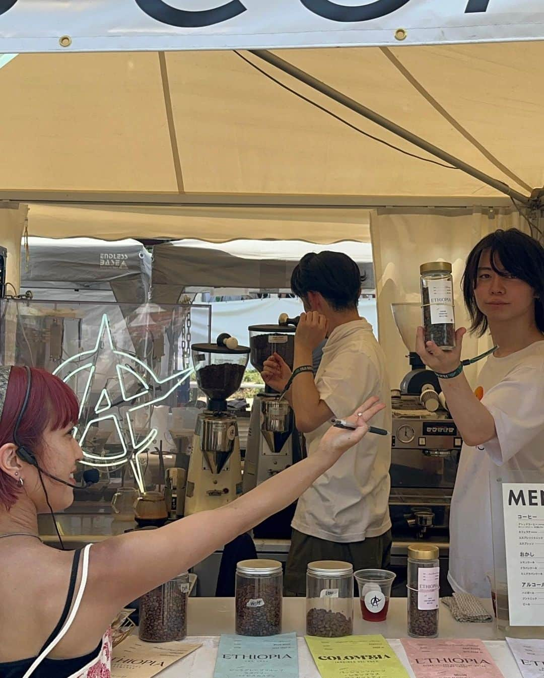 並木一樹さんのインスタグラム写真 - (並木一樹Instagram)「fujirock festival2023  フェスコーデ  アリーヴェデルチ！  キャプテンスタッグのベストめちゃ使えた  3日間恐ろしく歩くのでサロモンのトレッキングブーツで正解だった  コットも買っておいて良かった  テント泊で1番役に立ったもの⇨耳栓⇨朝方まで音楽ガンガンの中で良質な睡眠が得れるナイスアイテムを後から買い足したんだけど正解だった  朝のテントで食べるカップラーメンが最高だった  そして毎朝の車で近場の温泉に行くというのが1番のリフレッシュ回復アクションだった☺️☺️☺️  フェスであり最高の旅行でもある。ただのフェスでないもの、それがフジロック✨👍🏻  #fujirock  #fujirockfestival  #フェスコーデ #fujirockfestival2023  #fashionsnap #フジロック #フジロック2023 #フジロックフェスティバル2023  #フジロックフェスティバル」7月30日 16時25分 - casi_namiki