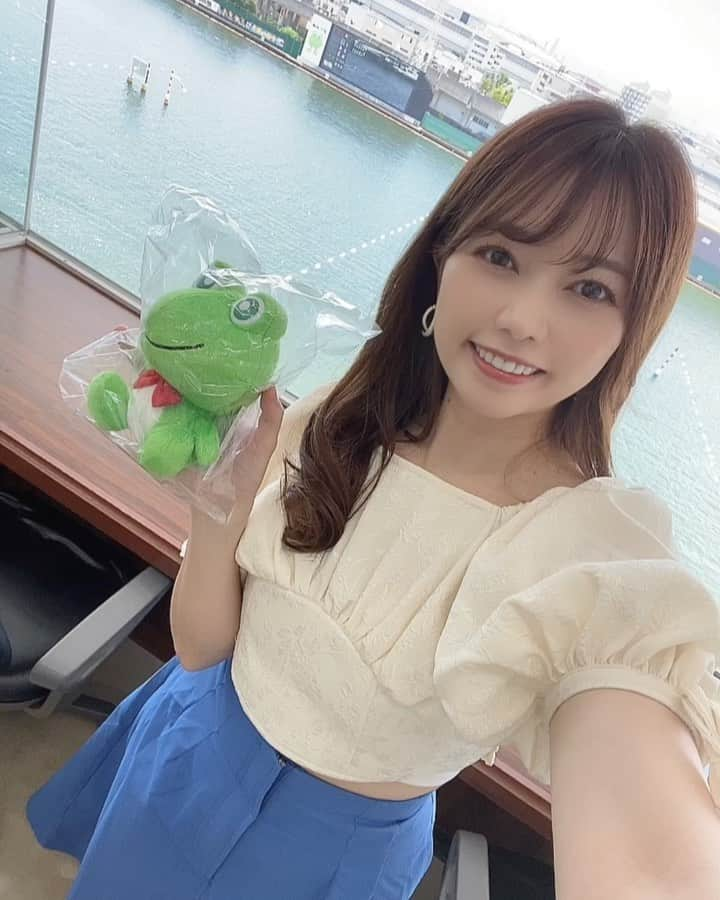 嶋村瞳のインスタグラム：「. ボートレース尼崎 予想会イベントありがとうございました🐸 わざわざ地方から駆けつけてくれた方やいつも応援してくれてる方、初めましての方も本当にありがとうございます😊 中々会えるイベント無いから、緊張したけど凄く楽しくてあっという間でした！ 2ステージとも予想的中🎯できたのも嬉しい！(^^) 本当に本当に幸せな時間すぎて、余韻に浸ってます。とりあえず感謝の気持ちしかないです。 いつも応援ありがとうございます💚 . #ボートレース #ボートレース尼崎」