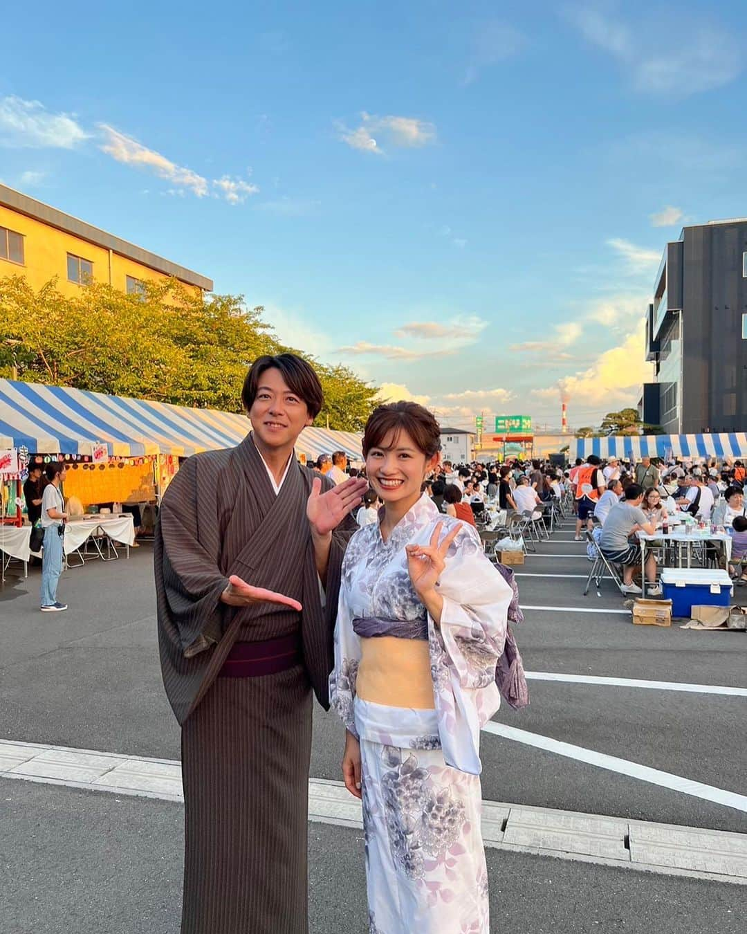 脇あかりさんのインスタグラム写真 - (脇あかりInstagram)「第30回🌻鶴海納涼祭り🌻 MCを大野タカシさん　@takasweey と一緒に務めさせて頂きました🥹💕 ありがとうございました！！  約2000人の来場者！！！  大分東明高校吹奏楽部の皆さんから始まり… 小池原神楽さん スペシャルお笑いライブ アイデンティティさん ベリーダンス ネフェル&キミベリーダンスさん 恒例のメインイベント”鶴海うちわ大抽選会” 餅まき  最後まで大盛り上がりでした💗 抽選会で1時間😳😳😳 こんなに、盛り上がる抽選会は、初めてです😳💕  子供から大人まで みんな参加型のお祭り 最高に楽しかったです🧡  ありがとうございました😌 また、来年お会いしましょ〜う♡ (勝手に参加します😋)  #大分　#夏祭り　#鶴崎海陸運輸 #鶴海納涼祭り　#夏休み　#浴衣　#浴衣女子 #浴衣コーデ #浴衣ヘア #お祭り」7月30日 16時37分 - akari_waki_official