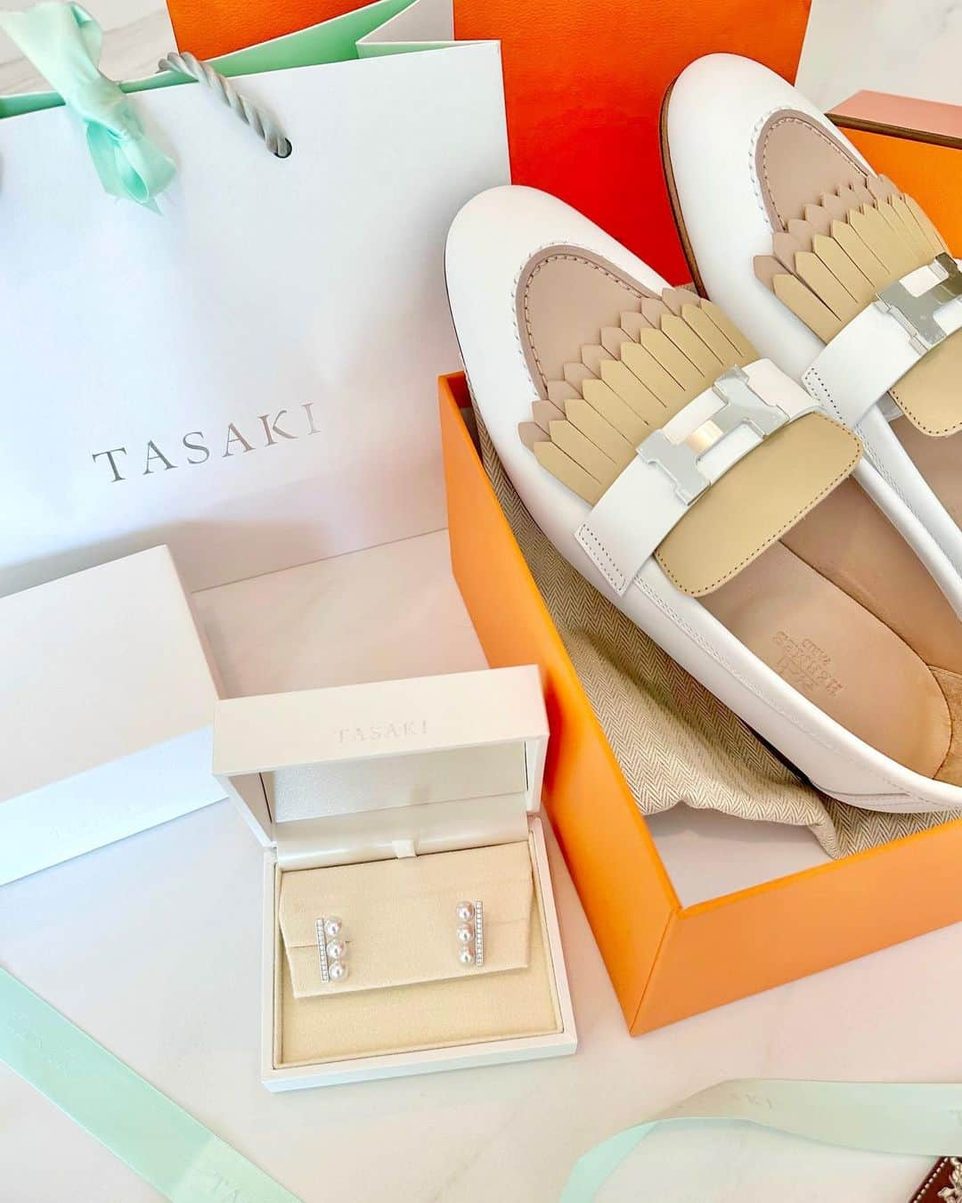 加藤瑠美のインスタグラム：「🎁🪽  #birthdaygift #tasaki #tasakibalance #hermes」