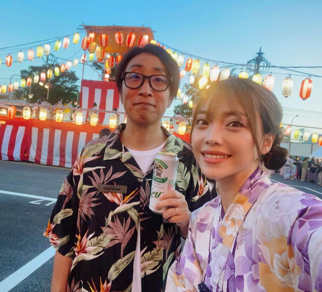 石川あんなさんのインスタグラム写真 - (石川あんなInstagram)「夏の思い出🌻🍉  今年初浴衣は盆踊り！ 撮るタイミングのせいで人気ないお祭りに来た人みたいになってるね！！  ゆうたくん楽しそうにしてますが、1時間もいなかった☺️笑  そして夏の夜を楽しむべく、お家のテラスでくつろぐのが我が家のブームです🍺  お洒落カフェのモーニングプレート、ゆうたくんはポーチドエッグを知らなかったらしいですね🥰  からの夏っぽい写真を撮ろうと走ったのに、とてもシュール！！  こんな感じで夏楽しんでる！ あとは海とBBQしたい！！  #夏の思い出 #新婚生活 #盆踊り #浴衣 #モーニング」7月30日 16時51分 - anna_iskw