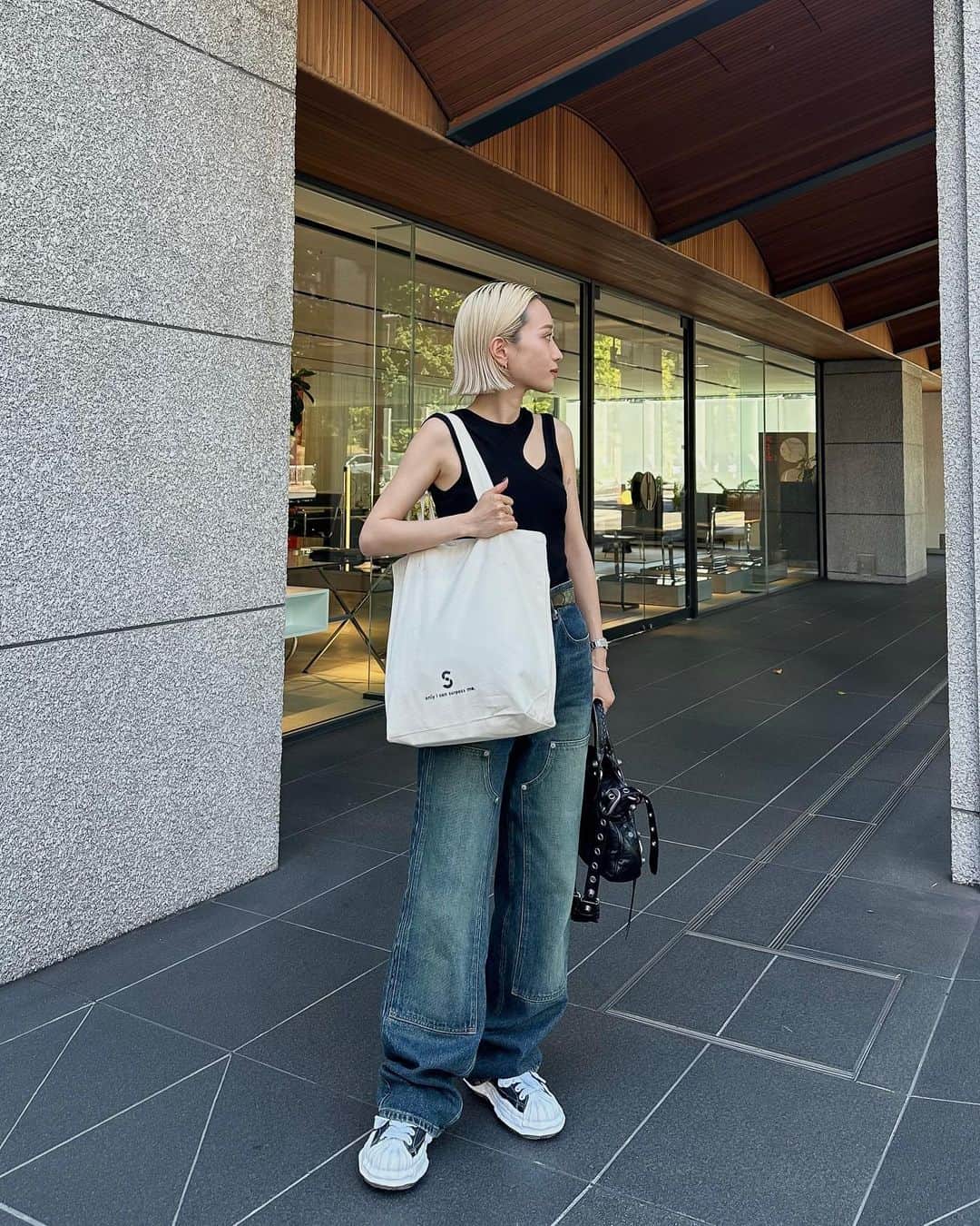 小林加奈のインスタグラム：「ここ最近📸 服やらメイクやら〜🫰 もーすぐ8月に入りますね✌️ 8月はsenses product梅田蔦屋で popupしますよん♡ 大阪の皆様は絶対遊びにきてね！ またオリジナルトートバッグも 手作業で印刷したよん🫶 かなり使いやすいし是非ゲットしてください😘」