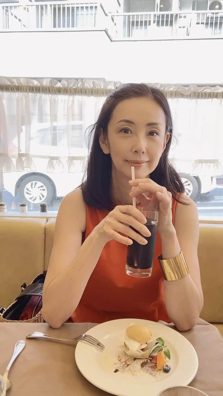 田村翔子のインスタグラム：「友人と自由ヶ丘でランチ😊 駅から5分くらい歩いたら腕がジリジリする暑さです💦  #自由ヶ丘#ライフスタイル#lifestyle#田村翔子」