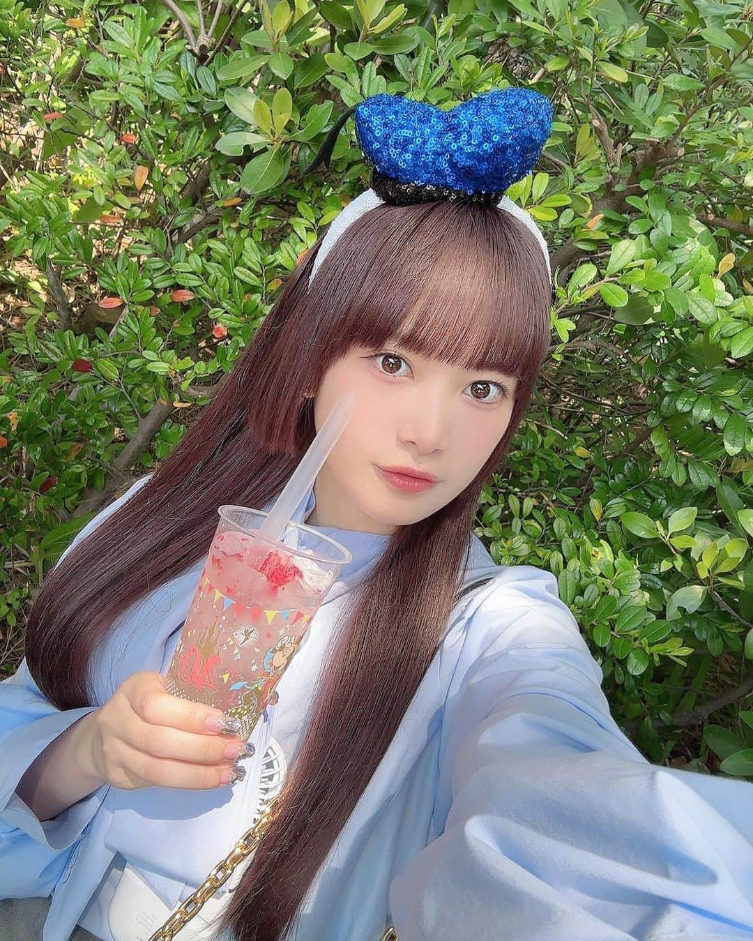 里吉うたのさんのインスタグラム写真 - (里吉うたのInstagram)「. ♥  暑い日は炭酸が飲みたくなるねぇ🧃  ランドのしゅわしゅわゼリードリンク美味しすぎたまた飲みたい🧊🫧  #beyooooonds #ハロプロ  #里吉うたの #うーたん  #うーすたぐらむ  #東京ディズニーランド #tdl  #クリッターサンデー #食べたい  ♥」7月30日 17時18分 - utano_satoyoshi.official