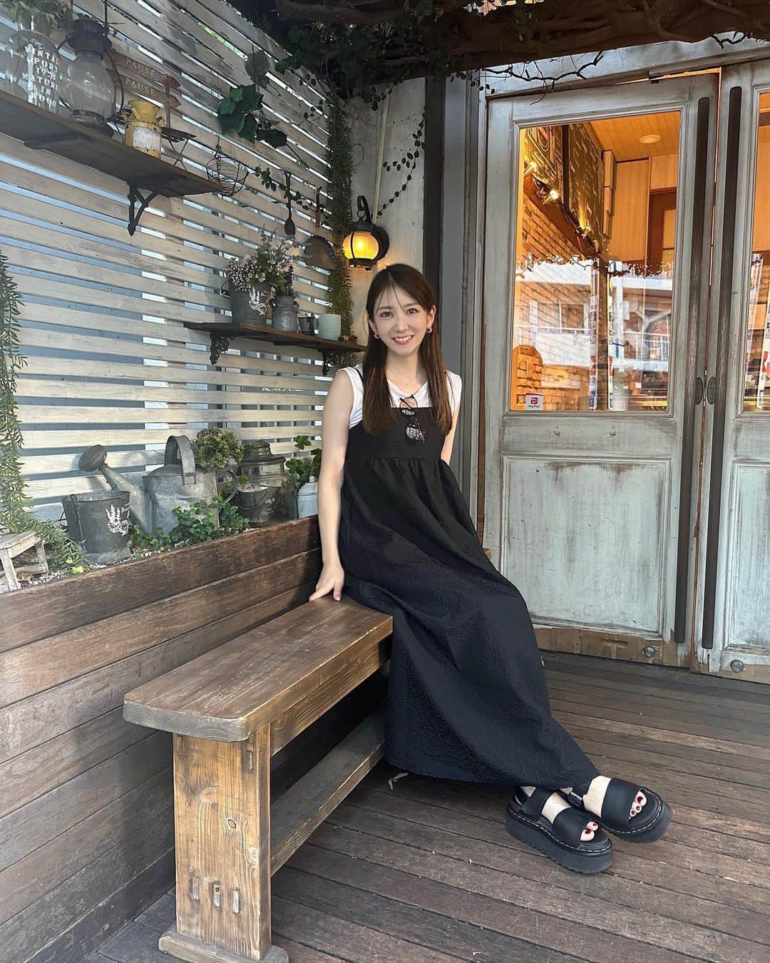 坂本麻子のインスタグラム：「. メッセージありがとうございます！ 今年も本日7/30で無事にお誕生日を 迎えることができました☺️🤲✨ いつも私の周りにいてくださってる方々の おかげで毎日happyに楽しく過ごせてます🌻 これからもお仕事頑張って行くので どうぞ宜しくお願い致します🤍 ついにゾロ目です✌️笑 . プレゼントやお手紙を送ってくださるという方が DMでいらっしゃいますがDMは返せないので 事務所に直接または、 linkにあるAmazonのほしい物リスト からお願いします🙇‍♀️」