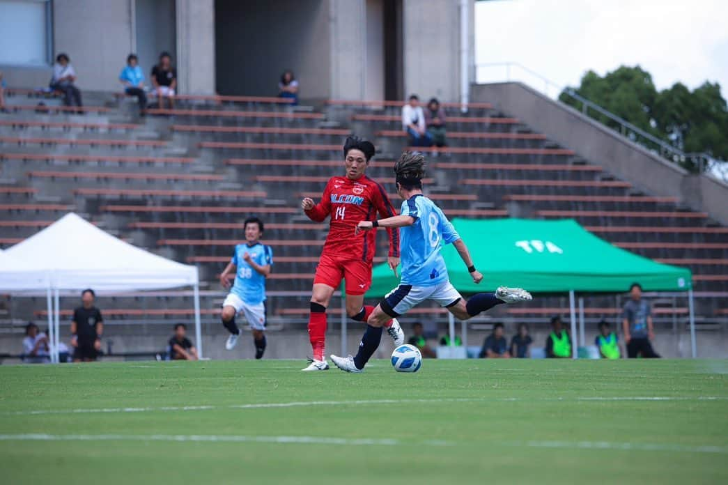 島屋八徳さんのインスタグラム写真 - (島屋八徳Instagram)「四国大会 高知代表に 1-0で勝利🏆🎊 SONIOとしては 初の全国大会出場が 決まりました〜🎊  某選手がシュートを 外しまくったため 1-0という緊張感を 最後までもって 勝ち切ることができました🤭 そしてその外したシーン 全てを写真に収めたのは ヴォルティスの番記者 かっしーこと かっしーです。 余計なことしてくれるぜ。 また懐かしのユニを持参して 多くの（10名ほど） やつサポも観にきてくれました😍 何年経ってもこうして 応援してもらえるのは 本当に嬉しいです☺️ またコンディションあげて リーグも頑張ります👍 @SONIO高松 @株式会社松 @BOLAMIGO @徳島ヴォルティス @まだスパム規制中 @ナイス無失点 @感謝してます @全部決めてたら5-0 @勝ったから良し @大住さん夜勤がんばって」7月30日 17時41分 - 82ys_official