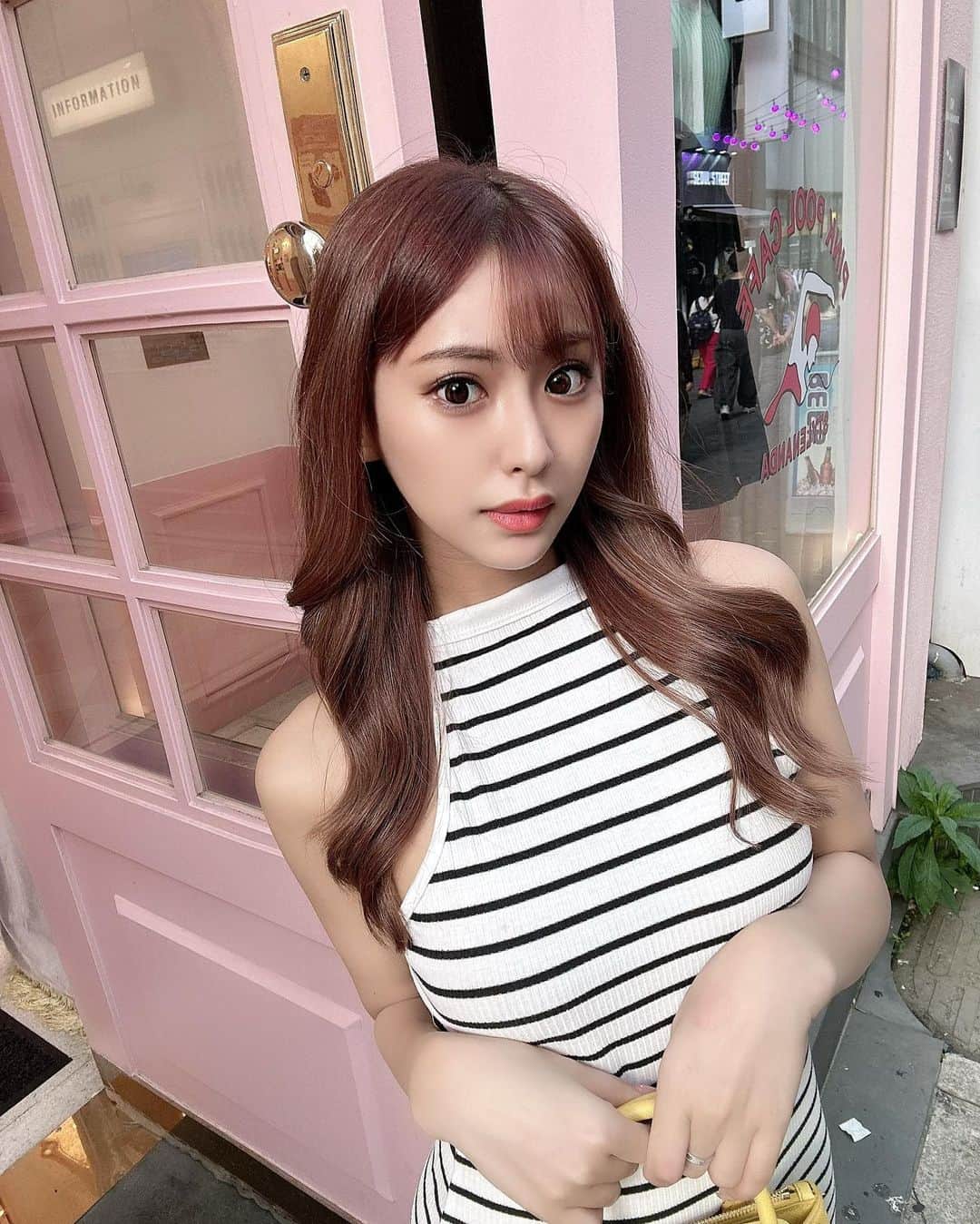星野ティナのインスタグラム：「SHEINのワンピ可愛すぎ これで716円だよ 夏は安く冬は高く行くスタイル  手のスタンプは韓国のクラブ♣️  . . . #韓国 #shein #夏コーデ #ワンピ #ヘアメイク #ヘアスタイル #明洞 #コスメ」