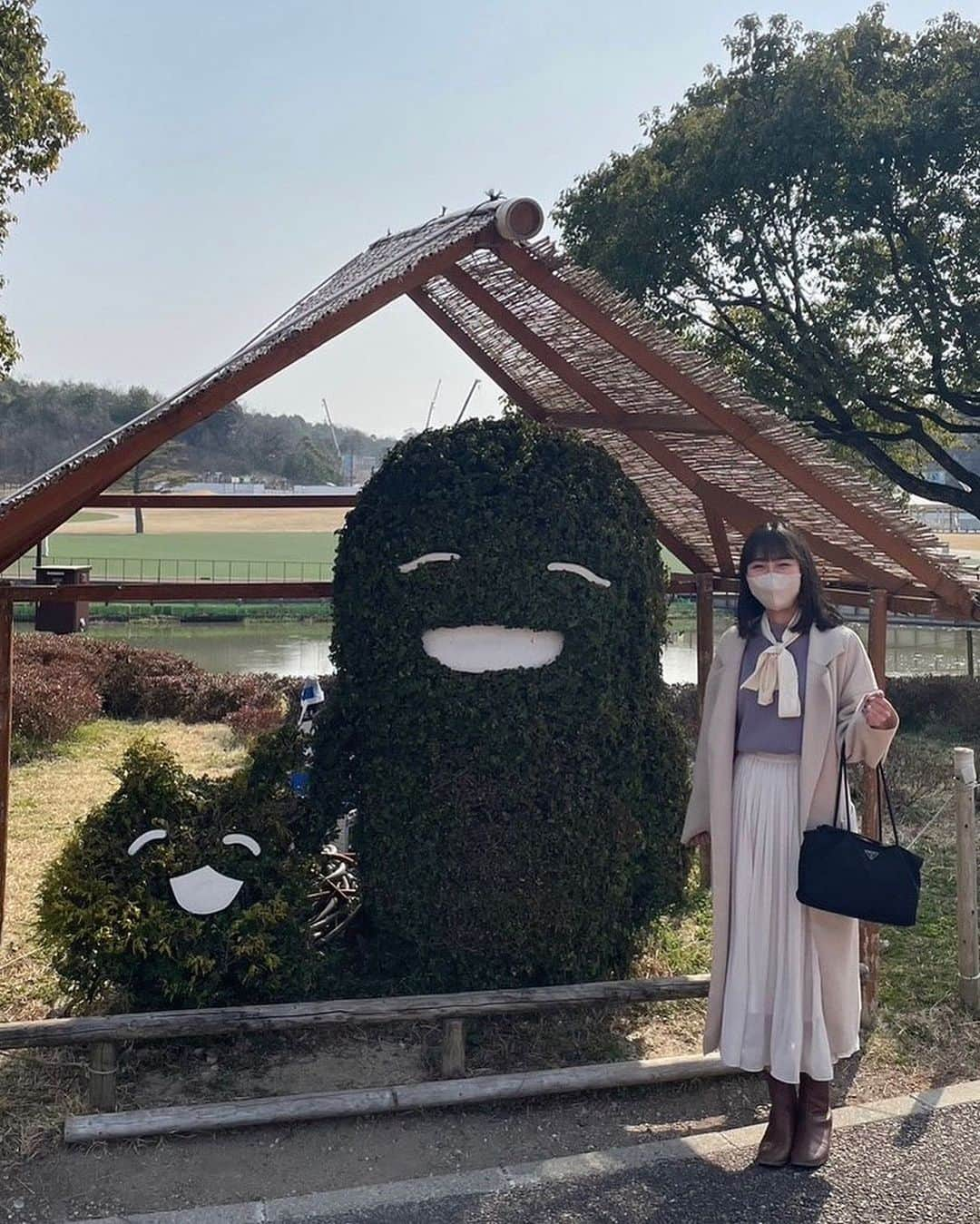 後藤沙梨花さんのインスタグラム写真 - (後藤沙梨花Instagram)「ごきげんよう🌸 ミスの末っ子👧🏻 エントリーNo.5  福山莉央です🎀  私は子どもの頃から「ジブリ」が大好きです🍀  そして、今年の春に、高校の卒業旅行で、 「ジブリパーク」に行ってきました♡  本当に夢のような世界でした✨✨ 今でも写真を見返すたびに、楽しかったなあ、と思います😌  コロナ禍ということもあり、マスクの写真ばかりに なってしまいますが、皆さんにも共有しますね✨  1枚目：大荷物のわたし 2枚目：弱そう、、 3枚目：親戚、、？ 4~6枚目：これで私もアリエッティ🌱 7枚目：トトロに人生相談 8枚目：同じポーズしたくなりますよね😌 9~10枚目：サツキとメイのお家🏠  3枚目、まさか愛知に来て親戚に遭遇するとは、、 左から、キッコロ、モリゾー、リオ、です🫡  アリエッティの瓶の中は、出る時に、 忘れもしない、、頭を強打しました、、、 これも思い出です😌  どの世界も楽しくてまた行きたいです🫶🏻 旅行ってとっても楽しいですよね😌👍🏻 皆さんはこの夏、何をされますか？？  Twitterも投稿していますのでぜひ♡  毎日 #りおぽち 🎀 お願いします💖 それでは、また金曜日にお会いしましょう😌🎀  #りおぽち #最年少 #末っ子 #ジブリ #ジブリパーク  #スタジオジブリ #モリゾー #キッコロ #となりのトトロ #トトロ #借りぐらしのアリエッティ #アリエッティ #愛地球博記念公園 #愛地球博 #ジブリ大倉庫 #青春の丘 #どんどこ森 #愛知旅行  #学習院女子大学 #和祭 #gwc #missgwc2023 #ミス和コンテスト #ミスコンテスト #gakushuinwomenscollege #ミス和コンテスト2023 #ミスコン #春からgwc #学女 #ミズコンファイナリスト」8月4日 18時00分 - missgwc2023