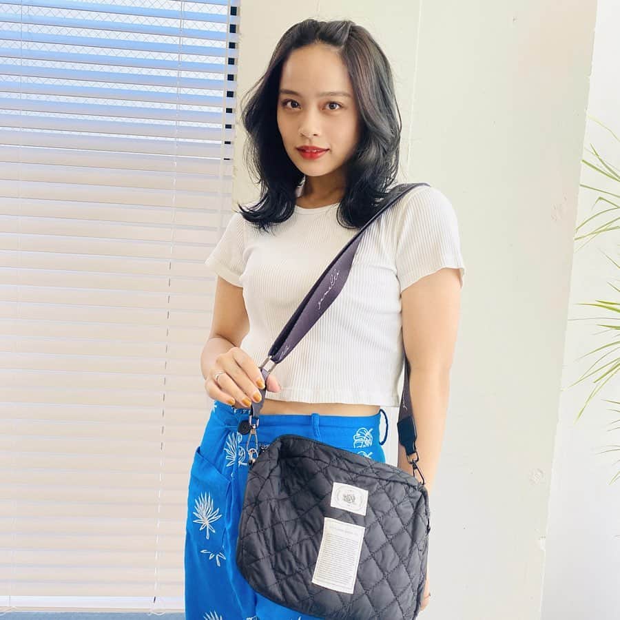 清水美依紗さんのインスタグラム写真 - (清水美依紗Instagram)「お気に入りの @jumelle_jp のバッグだよ〜！かわいい！ 暑いね〜💦 体調崩さないようにね。 #jumelle」7月30日 17時40分 - miisha3148