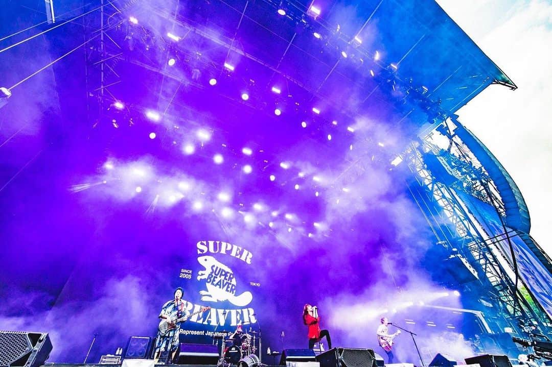 柳沢亮太のインスタグラム：「また絶対帰ってくる。 2023.07.30 苗場スキー場″FUJI ROCK FESTIVAL'23″ #SUPERBEAVER #fujirock #フジロック #写殺 @cazrowaoki」