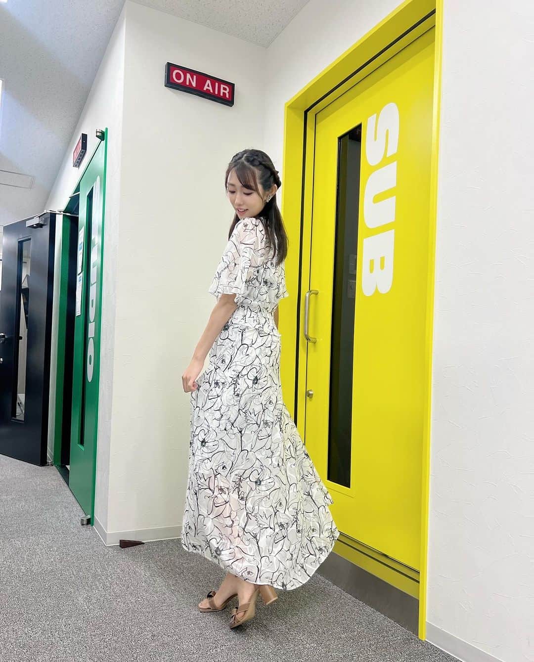 堀江聖夏のインスタグラム：「⌇‎♡♡♡ ⁡ 毎週日曜日はBS日テレ「汐留TV!」 22:54〜みてね♡ ⁡ ⁡ ワンピース∶Ori by chouori イヤリング&ネックレス∶ABISTE サンダル∶TALANTON by DIANA(@talantonbydiana) ⁡ いつも撮ってくださる @kikuryo627happy 良子さんに 感謝です🧡2枚目の動画、たのしそうっ♡ ⁡ 今日は弟たちとあるところに 行ってきます🌈 ⁡ ________________________________ #汐留TV #summer #BS日テレ #ワンピース #骨格ウェーブ」