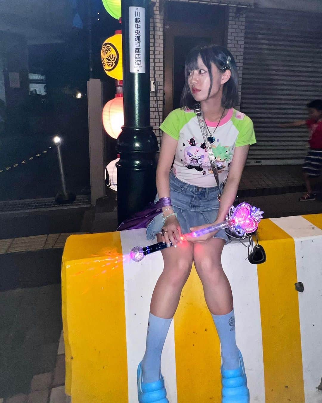 廣田あいか さんのインスタグラム写真 - (廣田あいか Instagram)「ㅤㅤㅤㅤㅤㅤㅤㅤㅤㅤㅤㅤㅤㅤㅤㅤㅤㅤㅤㅤㅤㅤㅤㅤㅤㅤㅤㅤㅤㅤㅤㅤㅤㅤㅤㅤㅤㅤㅤ  川越の百万灯まつりに参戦してきました🪄⸝⸝ ㅤㅤㅤㅤㅤㅤㅤㅤㅤㅤㅤㅤㅤㅤㅤㅤㅤㅤㅤㅤㅤㅤㅤㅤㅤㅤ  ㅤㅤㅤㅤㅤㅤㅤㅤㅤㅤㅤㅤㅤ夏をかんじますねㅤㅤㅤㅤㅤㅤㅤㅤㅤㅤㅤㅤㅤ 20000歩歩いてたㅤㅤㅤㅤㅤㅤㅤㅤㅤㅤㅤㅤㅤらしいㅤㅤㅤㅤㅤㅤㅤㅤㅤㅤㅤㅤㅤ げんきUᴗ ·̫ ⊂U ㅤㅤㅤㅤㅤㅤㅤㅤㅤㅤㅤㅤㅤ 2000円のステッキ買ったらㅤㅤㅤㅤㅤㅤㅤㅤㅤㅤㅤㅤㅤ ちびっこたちから、きらきらなレスをㅤㅤㅤㅤㅤㅤㅤㅤㅤㅤㅤㅤㅤ たくさんもらっちゃって(՞•̥ ̫•՞)ㅤㅤㅤㅤㅤㅤㅤㅤㅤㅤㅤㅤㅤまぶしー 全員に配り倒せる財力がほしくなりました💸 ㅤㅤㅤㅤㅤㅤㅤㅤㅤㅤㅤㅤㅤㅤㅤㅤㅤㅤㅤㅤㅤㅤㅤㅤㅤㅤ ㅤㅤㅤㅤㅤㅤㅤㅤㅤㅤㅤㅤ #夏祭り #川越 #川越食べ歩き」7月30日 17時50分 - aiai0131_official