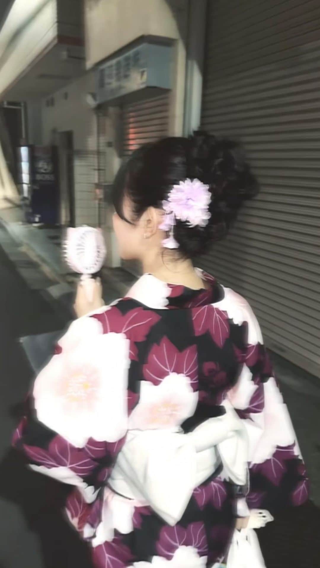 山﨑夢羽のインスタグラム：「． 花火綺麗だった〜🎇 👀   #BEYOOOOONDS #前田こころ #山﨑夢羽 #02  #浴衣 #祭り #浴衣ヘア #花火 #ゆはここ」