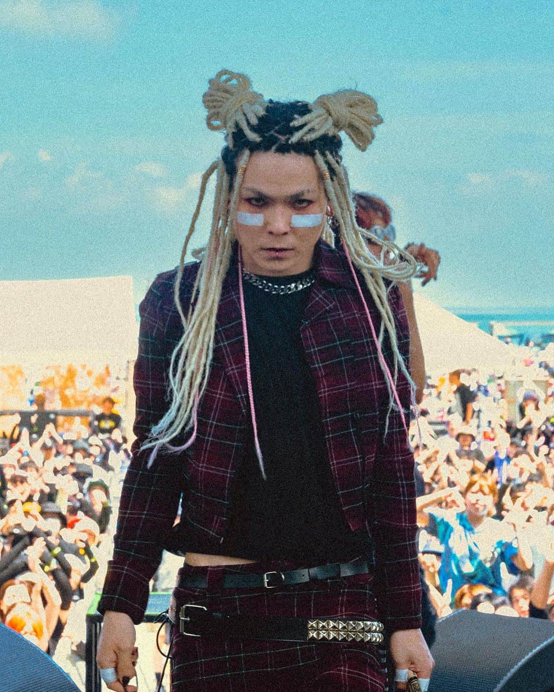 Tatsuya Amanoのインスタグラム：「I had an incredible time at OGA NAMAHAGE ROCK FESTIVAL 2023🇯🇵 ⁡ また男鹿フェスで一体感を感じれて楽しかったし最高だったよ！ありがとう🔥 今日はナマハゲを表現したヘアスタイルにしてみました👹🤘 ⁡ Photo @shot.row  ⁡ #男鹿フェス2023 #ONRF」