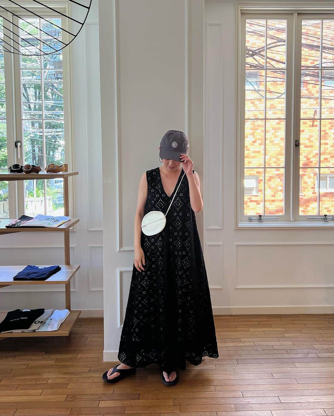 のインスタグラム：「Greed International   "Scallop Lace Dress in Black"  贅沢なフレアー感のラッセルレースドレス こちらも今の時期にオススメな一枚です  配色のコットン裏地がついているので 透けを気にせずに1枚でサラッとご着用いただけます 両サイドにポケット付きです◎  Scallop Lace Dress ¥45,000 Pink/White/Black Size:Free  #greedinternational #bedandbreakfastqualityoflife #greedtokyo #greedfukuoka #modernweaving  #ootd#fashion#lacedresses #seasonless   #ドレス#レースドレス#夏コーデ#オケージョン#シーズンレス #外苑前#表参道」