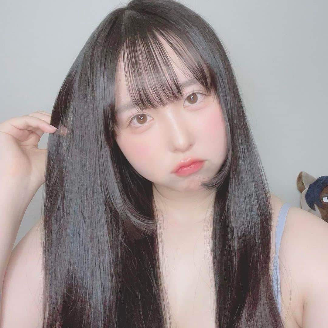 上田ミルキィのインスタグラム：「体型はハイカロリーだけど、最近の流行りを詰め込んだヘルシー系メイクの研究をしました🧡  我ながらリップは上手に出来たと思う👄✨️」