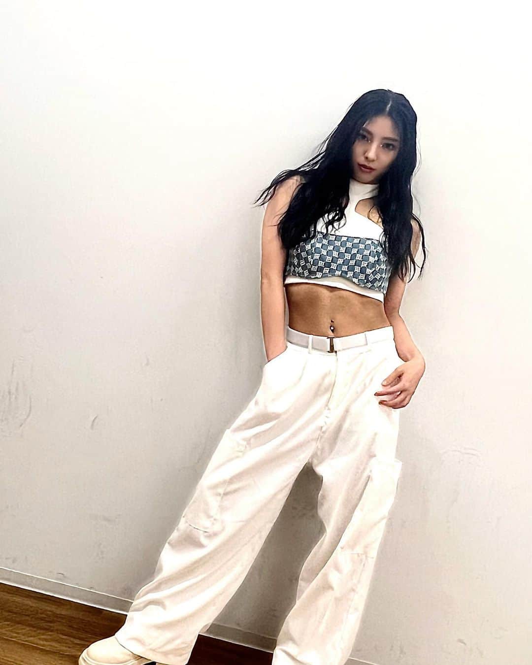 SAYAKAのインスタグラム：「先週の大阪の皆さん、 昨日の名古屋の皆さん 足を運んで頂き ありがとうございました♡  Fan Meeting in Nagoya  2公演目は安定の降ろしスタイル  次はどんなヘアースタイルにしよっ…」