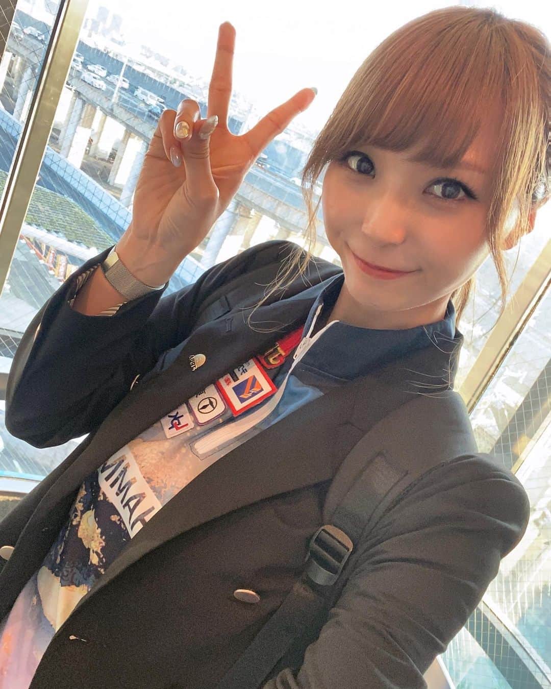 本間成美さんのインスタグラム写真 - (本間成美Instagram)「大岡産業レディース12位でした！！  前日練習ではどのボールでどこを投げたらいいかわからず泣いてしまったのですが…（大会始まる前に泣いたの初🤣） 私は外から投げられそうにないと思い５００番でガサガサにしたブラックウィドーダークナイトで中のラインを20ゲーム投げ続けました！  緊張で上手く投げられない時も多かったのですが、今回はイージーミスが少なく予選通過することが出来ました✨  準決勝ではローゲームもしてしまいましたが、最後までチャンスがありあとストライク2個いうところで終了してしまいました🥺  まずは苦手なコンディションでここまでスコアを出せた事がとても嬉しいです！！  3日間たくさんの方に拍手していただいたり声をかけていただいてすっっっっっごく力になりました🥹✨アイキョーメンバーも後ろにいてくれたーっ🥹🧡  予選通過を知って予定変更して見に来てくださった方もいたので、何としてでもラウンドロビンに進みたかったなぁ🥺  まだまだ年内にたくさん公式戦が残っているので、もっともっと上に行けるように頑張ります！  かやプロ優勝おめでとう🎊㊗️」7月30日 18時16分 - narumi517