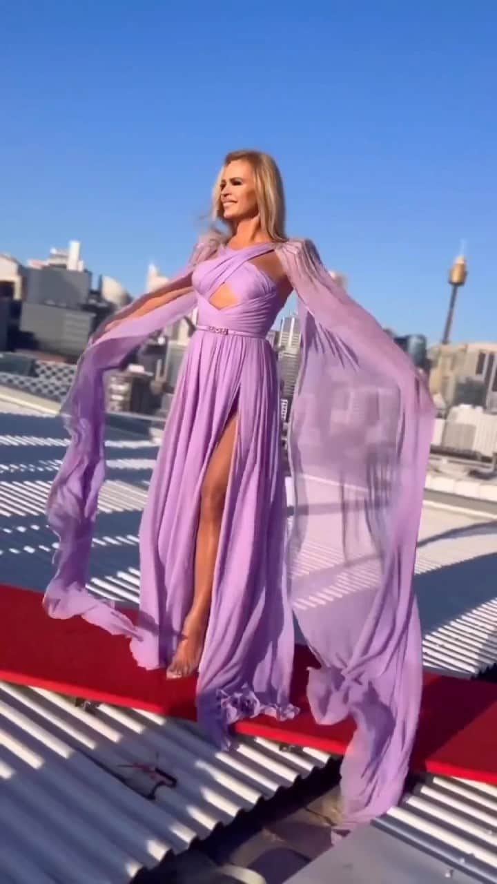 Steven Khalilのインスタグラム：「A custom Gown for the red carpet moment worn by @soniakruger at Sydney’s 2023 Logies Awards #stevenkhalil」