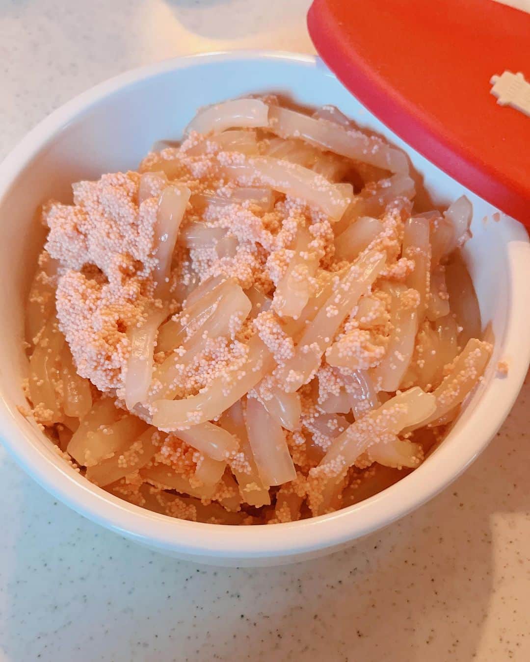 石田燿子さんのインスタグラム写真 - (石田燿子Instagram)「大好き魚卵シリーズ💛  「たらここんにゃく」 とあるお弁当にちょこっと入ってるコレ、大好きだから好きなだけ食べたい！ ということで作りました🍺 （このあと上に小ネギちらします） #今日のつまみ #おつかれさまでした」7月30日 18時14分 - yokonti