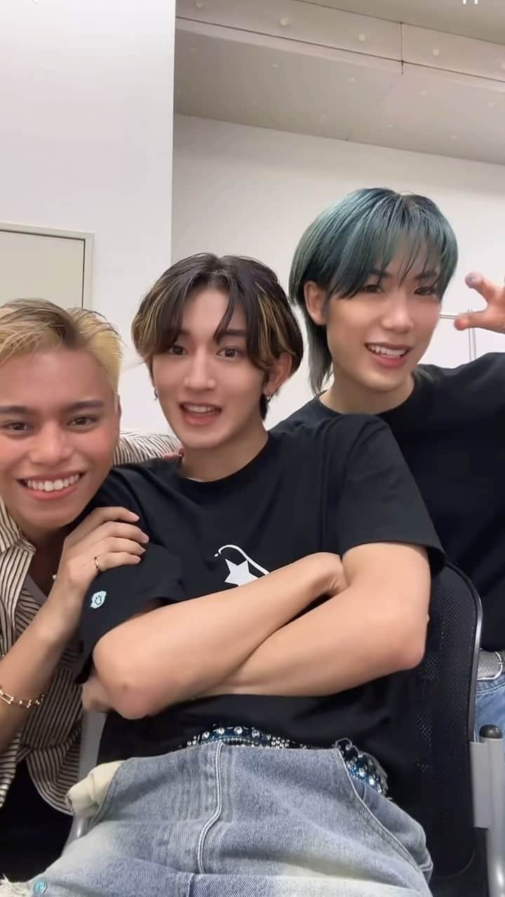 のインスタグラム：「Vivid🌟 w/ @reiko_kaioshi   #BMSG_BestMeetsBest  #MAZZEL #NAOYA #HAYATO #REIKO #BMSG #MAZZEL_Vivid」