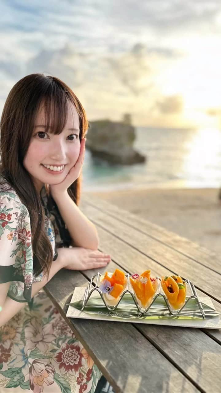 石井奏美のインスタグラム：「🌺バンタカフェ🌺 -沖縄県読谷村-  星野リゾート内にあるカフェですが 宿泊しなくても利用OK  海を眺めながら オシャレなお料理がいただける 素敵なカフェでした🏖️  #沖縄#沖縄旅行#読谷村#星野リゾート #バンタカフェ#沖縄カフェ#BANTACAFE #okinawa#japan#japantrip#japantravel #香川#岡山#アナウンサー」