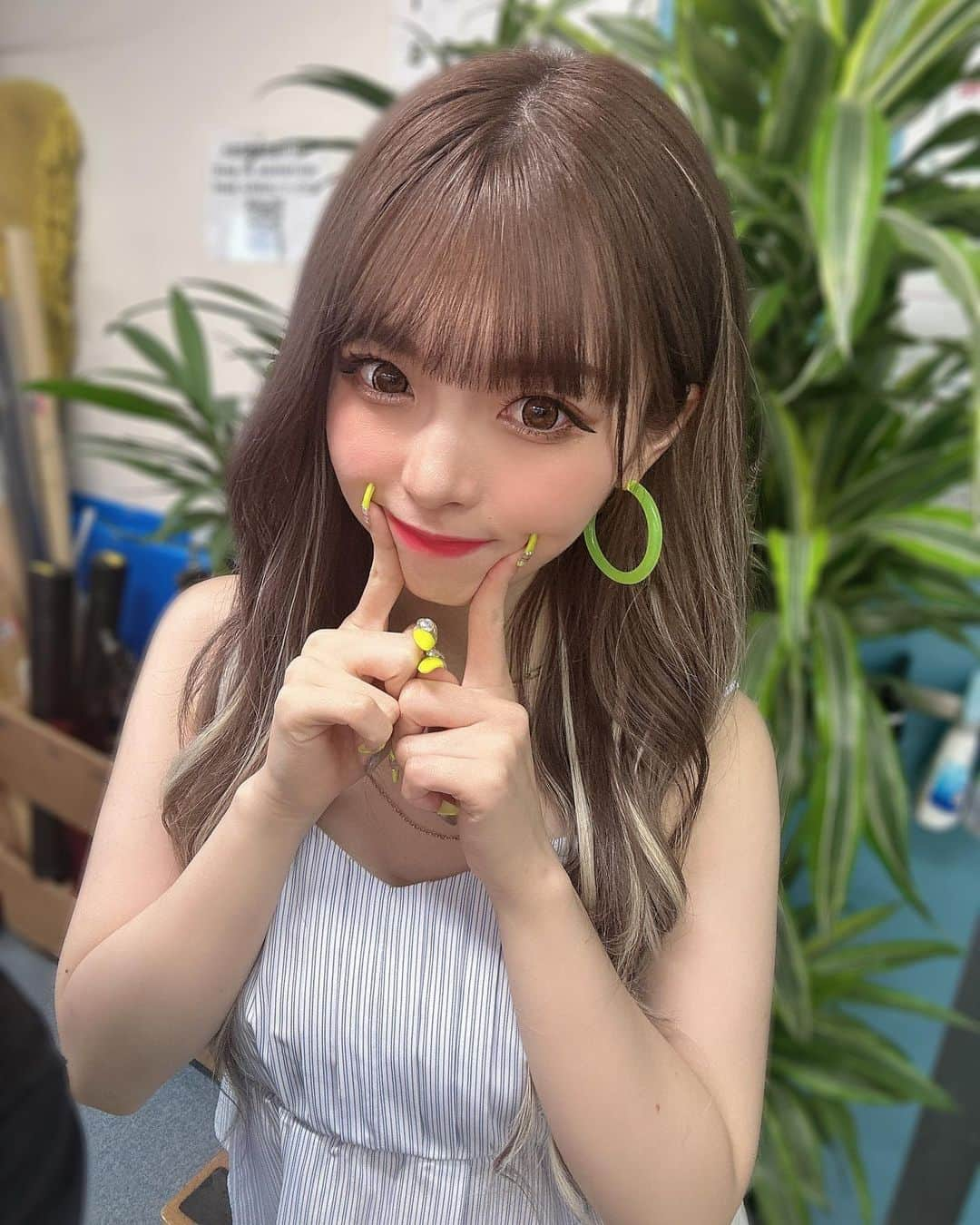 古川結菜のインスタグラム：「髪色かえましたｯ🥺💗 暗めｸﾞﾚｰｼﾞｭ×ﾊｲﾗｲﾄ💗💗 かあいくないｯ⁇😵‍💫💗  @lapis_anju さんに やってもらいましたｯ🥺💗  #ギャル #ギャルヘアー」