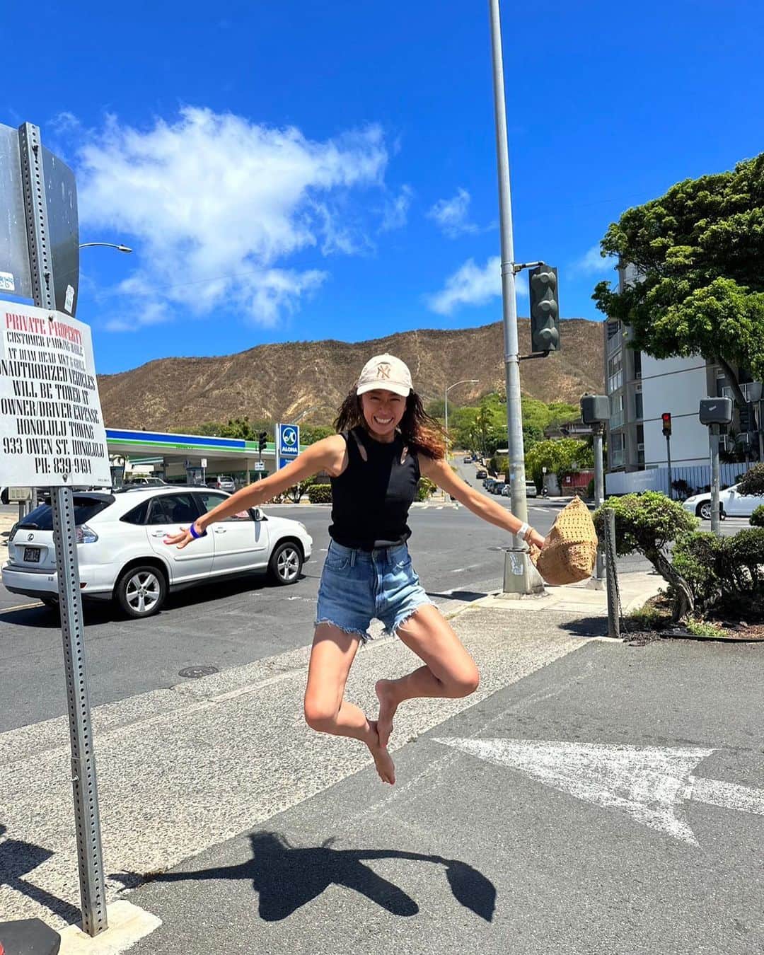 野沢和香のインスタグラム：「#Aokijump 🤣 元気になるよ🤣皆もやってみてねw (足元は注意)」