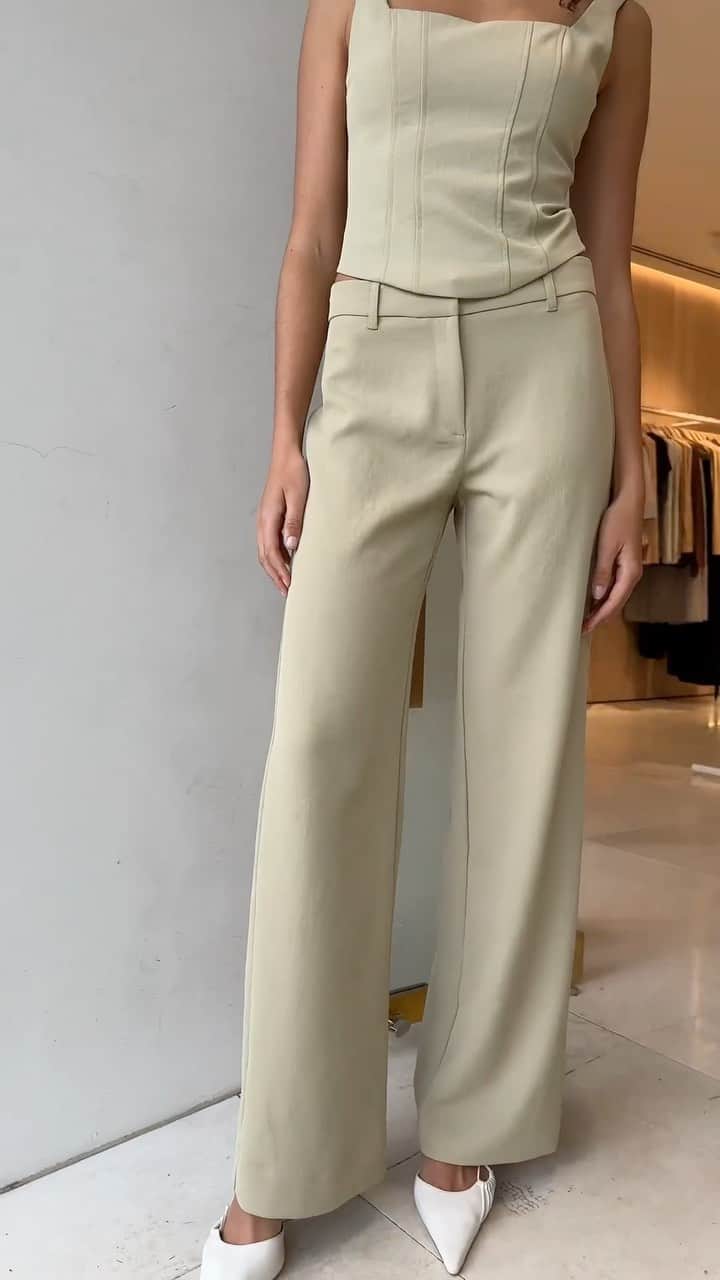 KOOKAI のインスタグラム：「KOOKAÏette Style •• Shop the Ariel Curved Corset & Low Rise Pants in green tea, available in boutiques and online #kookai」