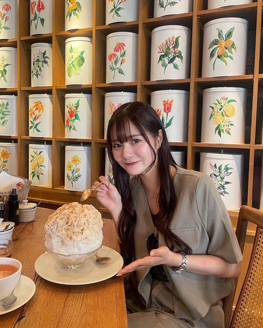 石川涼楓のインスタグラム：「双子ちゃんとかき氷デートしてきた🍧  キャラメルミルクのかき氷美味しかったあ🤤🤍  紅茶大好き人間なので紅茶もたくさんいただきました✌︎」