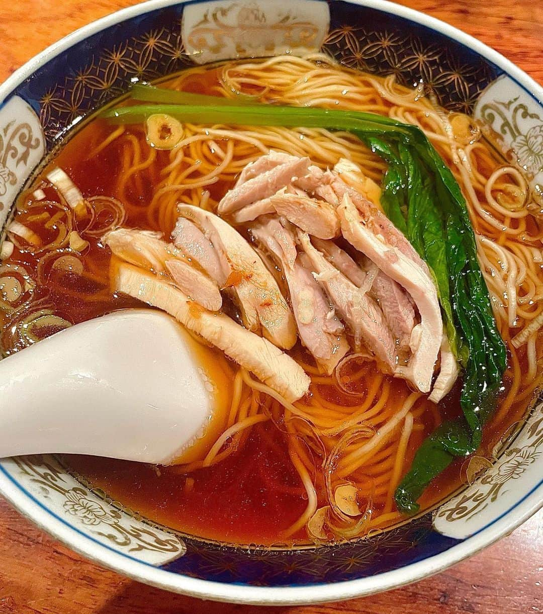 西川あやののインスタグラム：「#支那麺はしご 🍜  こないだ深夜に食べてそれはそれは染み渡り… ほんっっっっとに美味しかったです😋 あえて坦々麺じゃない方を❤️‍🔥  最近、自分の中では第6次くらいのラーメンブームきてます。  #銀座 #はしご #ラーメン #拉麺」