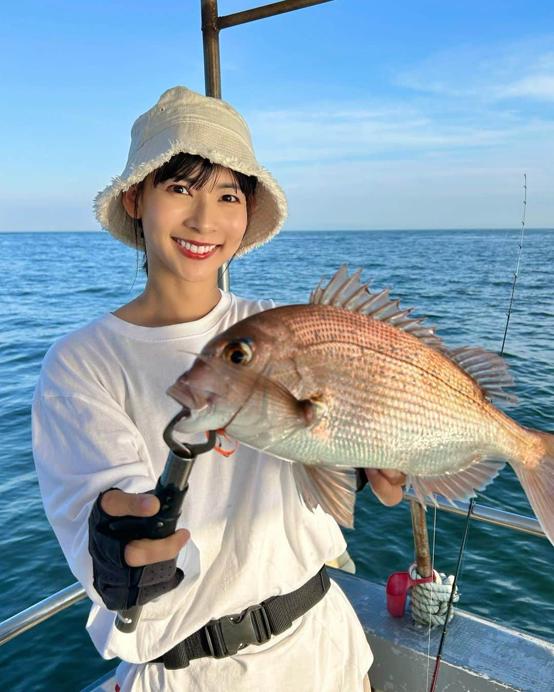 阪本智子さんのインスタグラム写真 - (阪本智子Instagram)「🎣♡  80グラムを早すぎず遅すぎずなスピードでまきまき！  この日は食いが浅かったのか船中途中バラシが連発していたので💦 緊張しながら丁寧に巻き上げました🥺🙏  #釣り #真鯛釣り #タイラバ #釣り女子 #阪本智子」7月30日 18時54分 - tomoko_sakamoto423