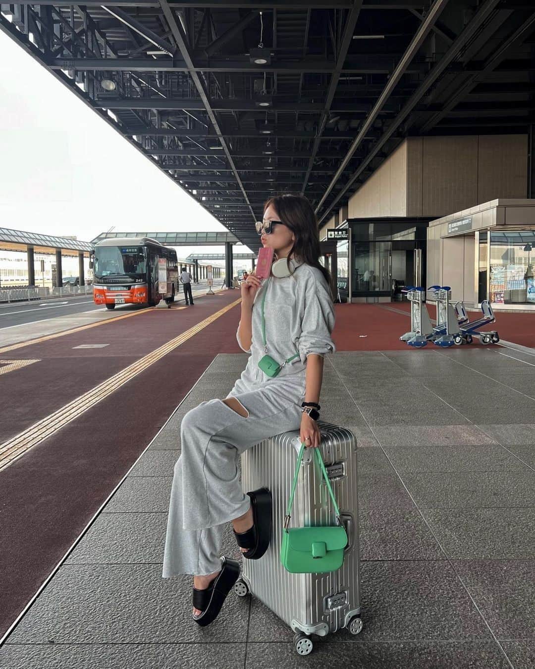 CHARLES & KEITH JAPAN CHARLES & KEITHのインスタグラム