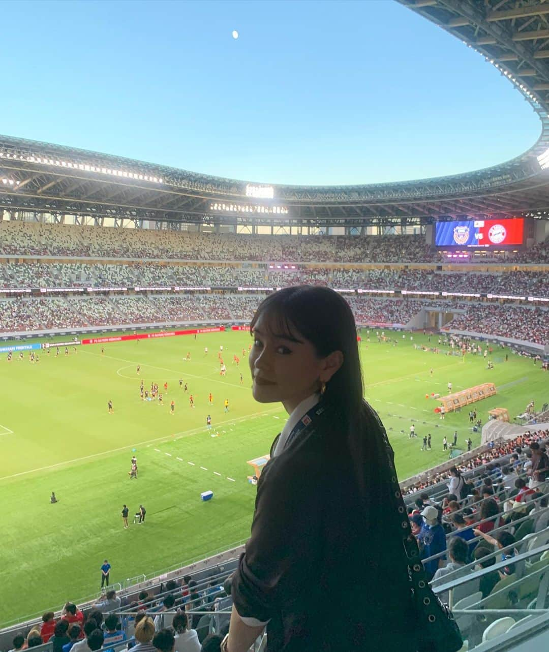 emmaさんのインスタグラム写真 - (emmaInstagram)「⚽️✨ @fcbayern vs @kawasaki_frontale   ✌🏻楽しすぎて嬉しくてダブルピースょ✌🏻」7月30日 19時03分 - okss2121