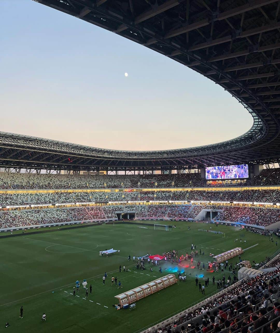 emmaさんのインスタグラム写真 - (emmaInstagram)「⚽️✨ @fcbayern vs @kawasaki_frontale   ✌🏻楽しすぎて嬉しくてダブルピースょ✌🏻」7月30日 19時03分 - okss2121