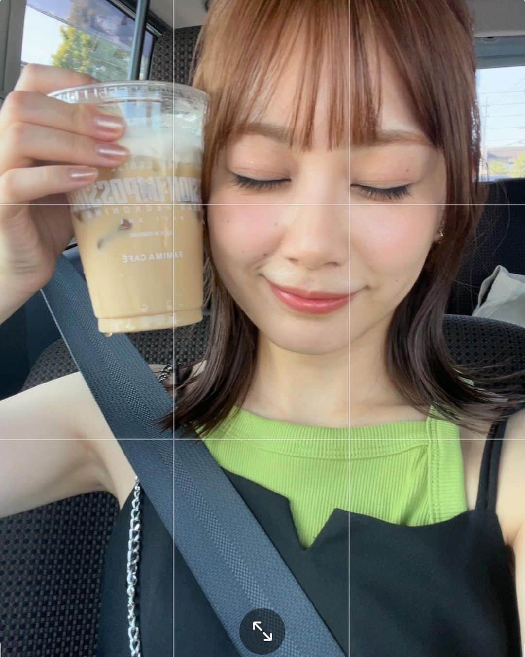 伊藤優衣さんのインスタグラム写真 - (伊藤優衣Instagram)「⁡ 母親の運転。🚗 ⁡ 39℃という地元、群馬の暑さを 今日体感したのでした。😐😐😐❤️‍🔥 ⁡ #群馬 #ドライブ #ノーマルカメラ #伊藤優衣」7月30日 19時14分 - ito_yui0426