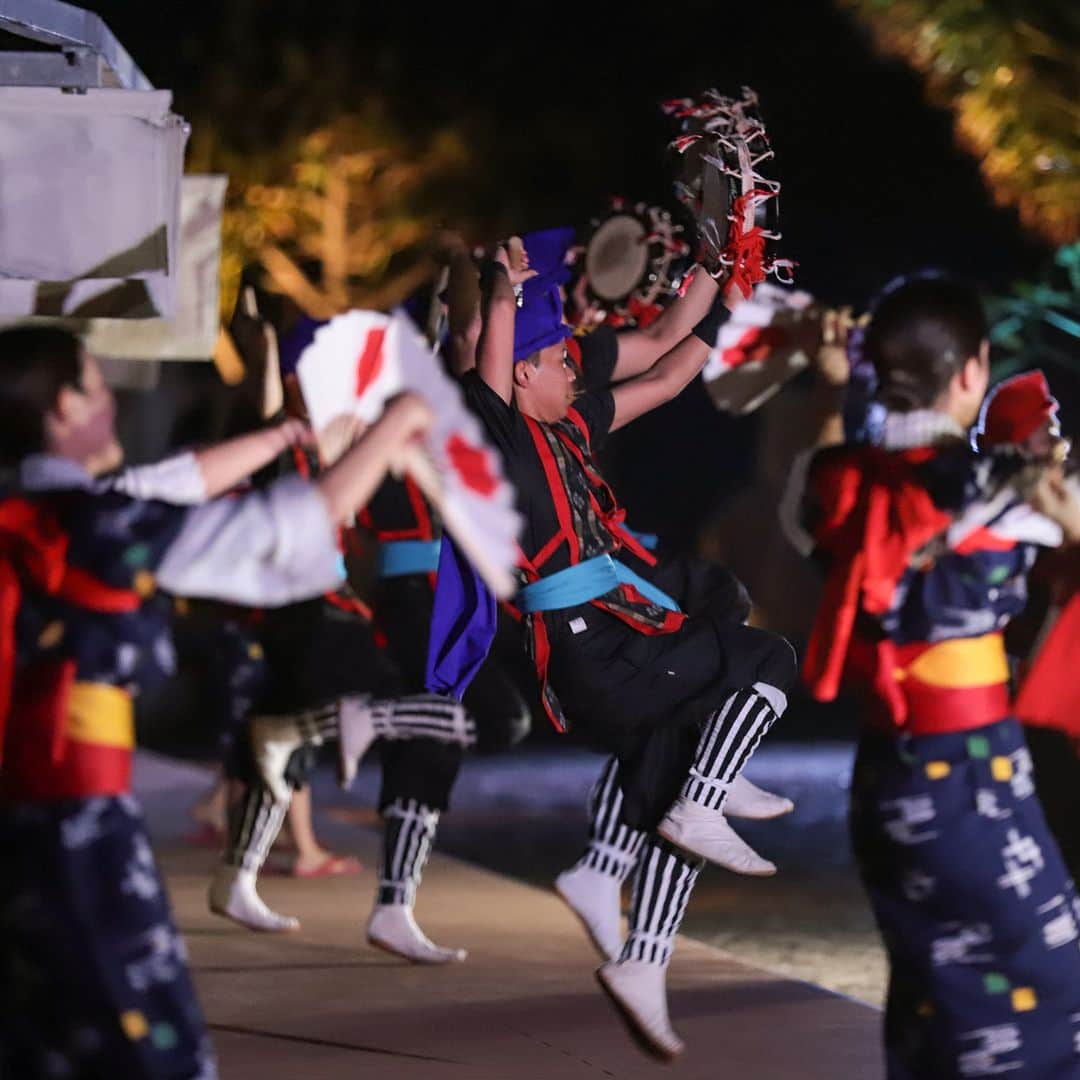 Okinawa Marriott Resort & Spa 【公式】さんのインスタグラム写真 - (Okinawa Marriott Resort & Spa 【公式】Instagram)「沖縄の夏はエイサーが熱い！ ホテルでエイサー演舞を楽しみませんか？  沖縄を代表する伝統芸能「エイサー」を、 7月22日～8月19日までの毎土曜日、 館内にて無料で披露します。  出演団体は県内で活躍する 地元の5つの青年団。  開催日ごとに違う青年会の、 それぞれに特色のあるエイサーは 一見の価値あり！  さらに8月中は、 当ホテル以外でも沖縄県各地で さまざまなエイサーイベントが開催されます！  詳しい場所と日程は公式サイトにて。 エイサーが彩る沖縄の夏を、ぜひ体験してみてくださいね。  イベントについて詳しくは、  @okinawa.oriental.hotel プロフィールから ウェブサイトをご確認ください。  Eisa is a hot item during the Okinawa summer! This year enjoy performances at our hotel!  Every Saturday from July 22 to August 19, there will be traditional Eisa performing arts presented at our hotel. A different group from the Okinawan Youth Associations will be performing each time and they will all be amazing to watch!  There are also many other Eisa events throughout Okinawa during the summer. Please see our official website which lists information on various dates and locations. Experience an Okinawan Eisa summer!  #沖縄エイサー祭り #エイサーが見れるホテル  #エイサーナイト #沖縄 #okinawa #やんばる #yanbaru  #沖縄旅行 #okinawatrip #沖縄観光 #名護  #沖縄大好き #家族旅 #女子旅  #女子旅行 #夫婦旅行 #記念日旅行  #沖縄ホテル #リゾートホテル  #オリエンタルホテル沖縄 #orientalhotelokinawa  #オリエンタルホテル #orientalhotel #ikyu_travel #funnightatresort」7月30日 19時15分 - okinawa.oriental.hotel