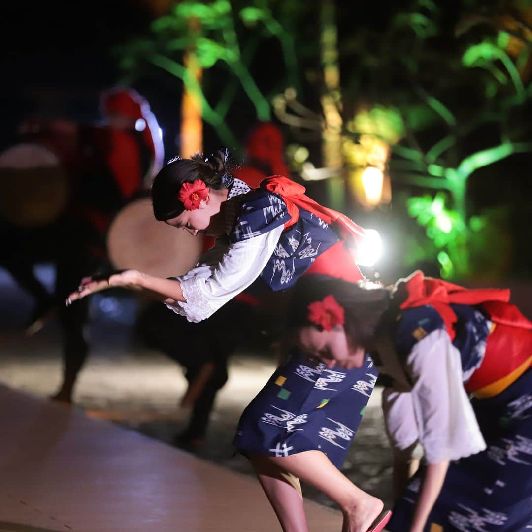 Okinawa Marriott Resort & Spa 【公式】さんのインスタグラム写真 - (Okinawa Marriott Resort & Spa 【公式】Instagram)「沖縄の夏はエイサーが熱い！ ホテルでエイサー演舞を楽しみませんか？  沖縄を代表する伝統芸能「エイサー」を、 7月22日～8月19日までの毎土曜日、 館内にて無料で披露します。  出演団体は県内で活躍する 地元の5つの青年団。  開催日ごとに違う青年会の、 それぞれに特色のあるエイサーは 一見の価値あり！  さらに8月中は、 当ホテル以外でも沖縄県各地で さまざまなエイサーイベントが開催されます！  詳しい場所と日程は公式サイトにて。 エイサーが彩る沖縄の夏を、ぜひ体験してみてくださいね。  イベントについて詳しくは、  @okinawa.oriental.hotel プロフィールから ウェブサイトをご確認ください。  Eisa is a hot item during the Okinawa summer! This year enjoy performances at our hotel!  Every Saturday from July 22 to August 19, there will be traditional Eisa performing arts presented at our hotel. A different group from the Okinawan Youth Associations will be performing each time and they will all be amazing to watch!  There are also many other Eisa events throughout Okinawa during the summer. Please see our official website which lists information on various dates and locations. Experience an Okinawan Eisa summer!  #沖縄エイサー祭り #エイサーが見れるホテル  #エイサーナイト #沖縄 #okinawa #やんばる #yanbaru  #沖縄旅行 #okinawatrip #沖縄観光 #名護  #沖縄大好き #家族旅 #女子旅  #女子旅行 #夫婦旅行 #記念日旅行  #沖縄ホテル #リゾートホテル  #オリエンタルホテル沖縄 #orientalhotelokinawa  #オリエンタルホテル #orientalhotel #ikyu_travel #funnightatresort」7月30日 19時15分 - okinawa.oriental.hotel
