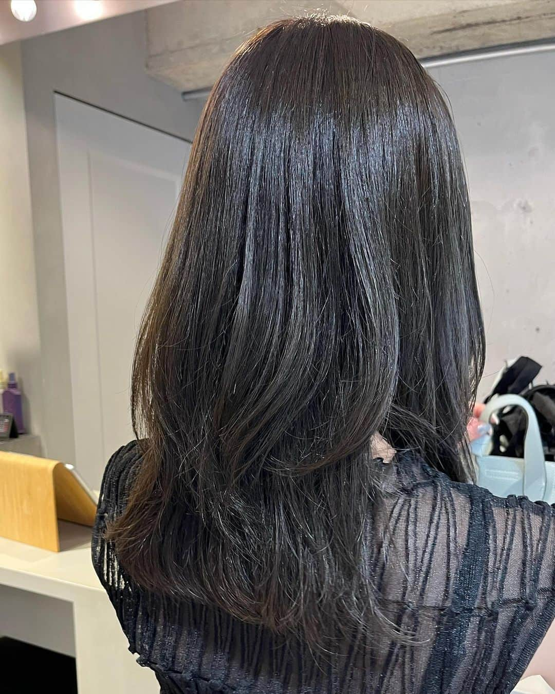 釜井美由紀さんのインスタグラム写真 - (釜井美由紀Instagram)「先日、美容院に💇‍♀️ ⁡ 今回はレイヤー多めにカットしてもらいました✂︎ 少し巻くだけで動きが出てお気に入り🧸🫧 ⁡ #enci #レイヤーカット #ヘアカット #セミロング #オリーブカラー #オリーブベージュ」7月30日 19時25分 - miyuki.kamai